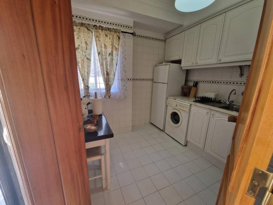 Charming Beachside Apartment- The Perfect Getaway! Albufeira Exterior photo