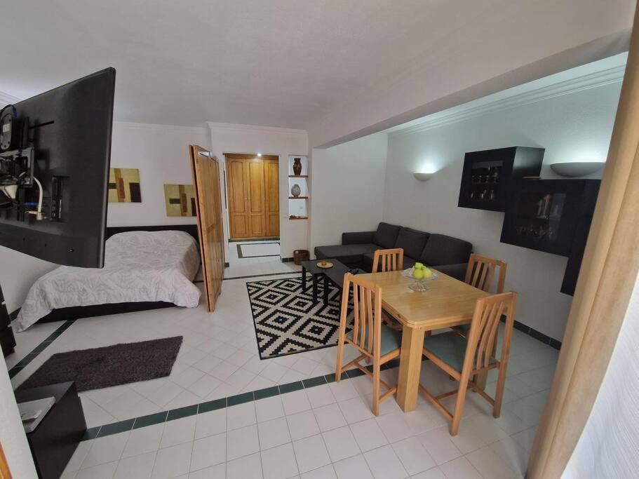 Charming Beachside Apartment- The Perfect Getaway! Albufeira Exterior photo