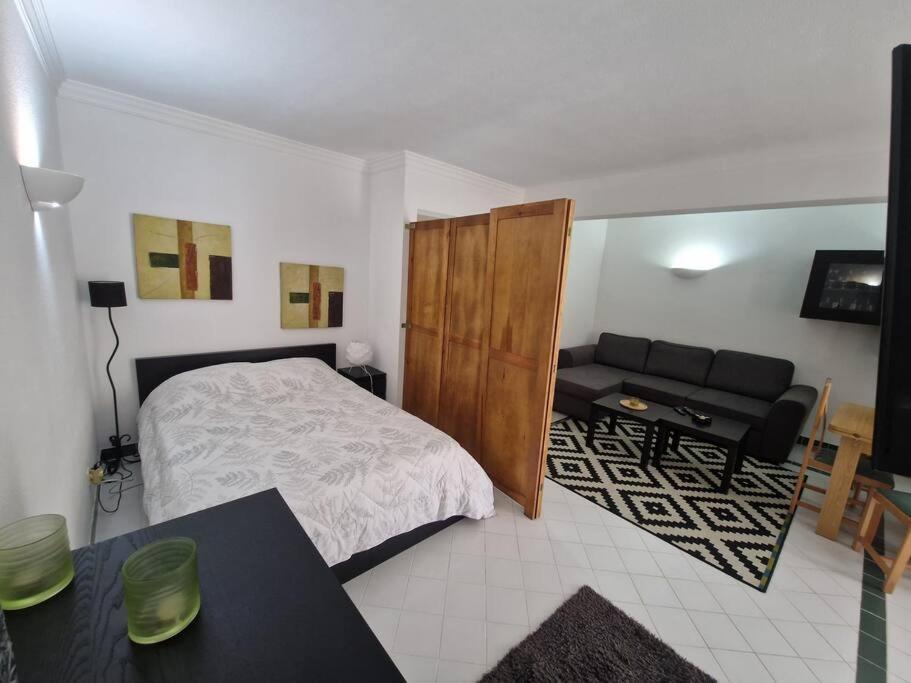 Charming Beachside Apartment- The Perfect Getaway! Albufeira Exterior photo
