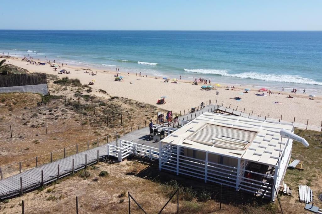 Charming Beachside Apartment- The Perfect Getaway! Albufeira Exterior photo