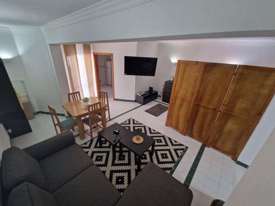 Charming Beachside Apartment- The Perfect Getaway! Albufeira Exterior photo